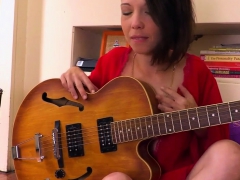 Petite Aussie Fingers