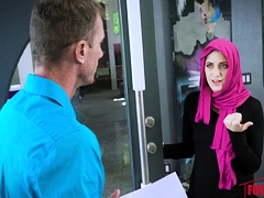 Nikki Knightly In Horny Hijab Girl Unveils Her Asshole