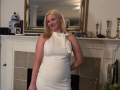 American Milf Scarlet Playing With Her Hairy Pussy