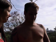 Hunt4k. Une Coquine Coquine Est Heureuse Davoir