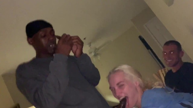 Her Boyfriend went to the Car so we had a Throat War